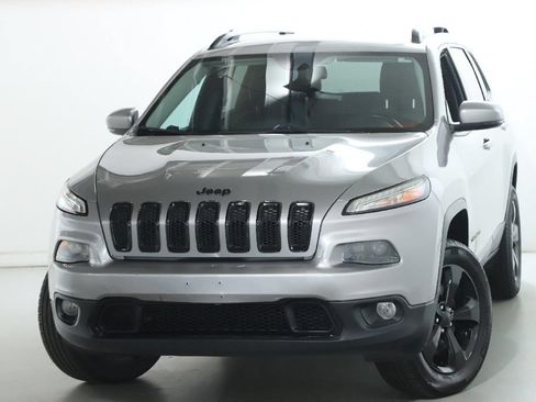 Used 2016 Jeep Cherokee High Altitude w/ Luxury Group AWD/4WD image 2