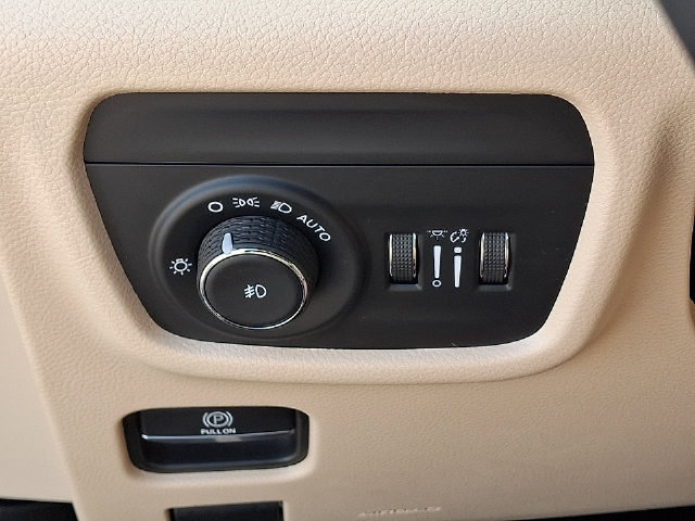 Certified 2023 Jeep Grand Cherokee Limited AWD/4WD image 24