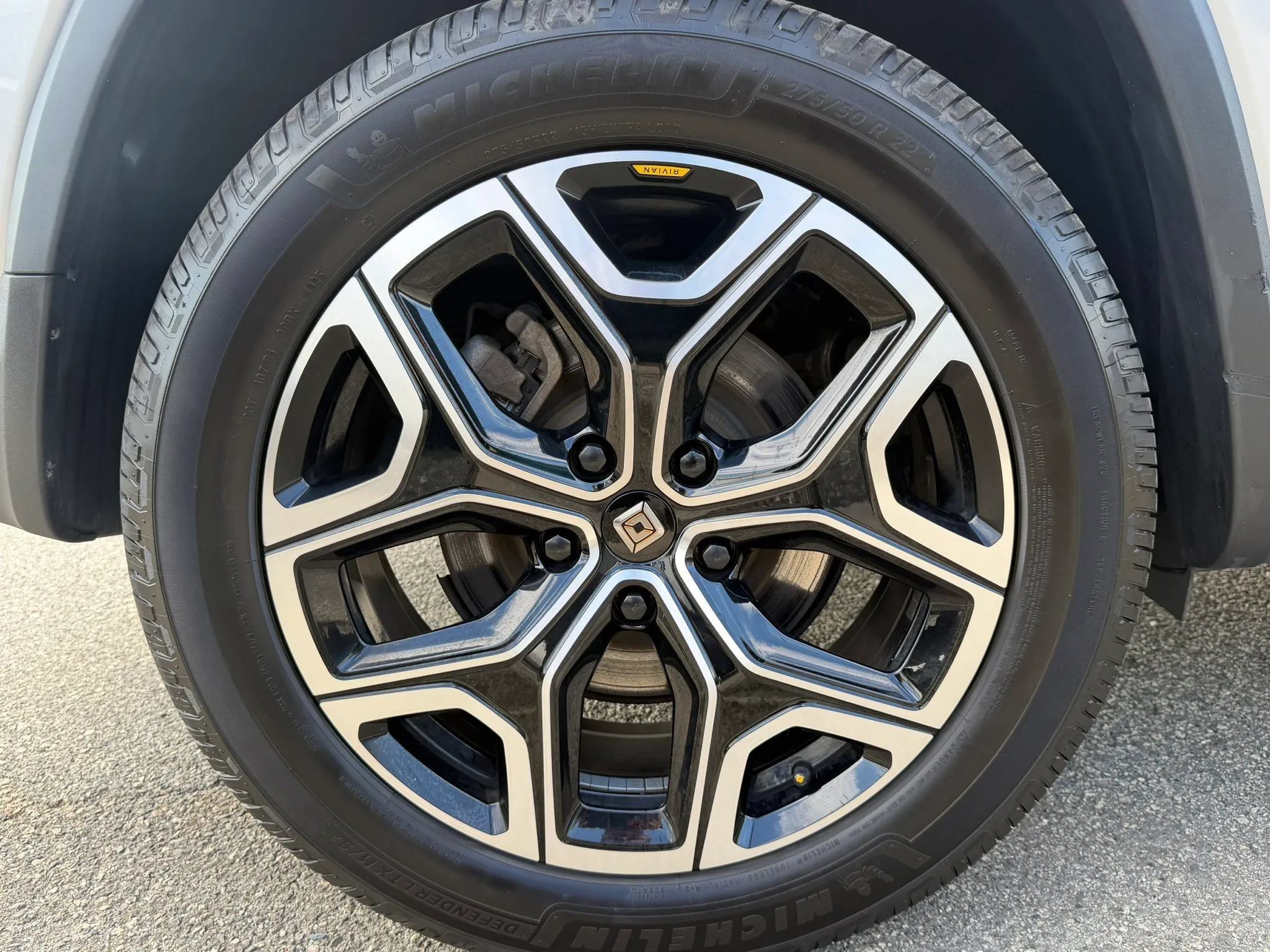 Used 2025 Rivian R1S Adventure Dual AWD/4WD image 28