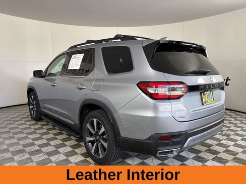 Used 2023 Honda Pilot Touring image 6
