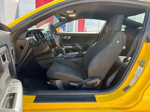 Used 2017 Ford Mustang Coupe RWD image 13