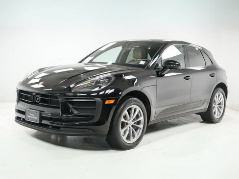 Certified 2022 Porsche Macan AWD/4WD image 1