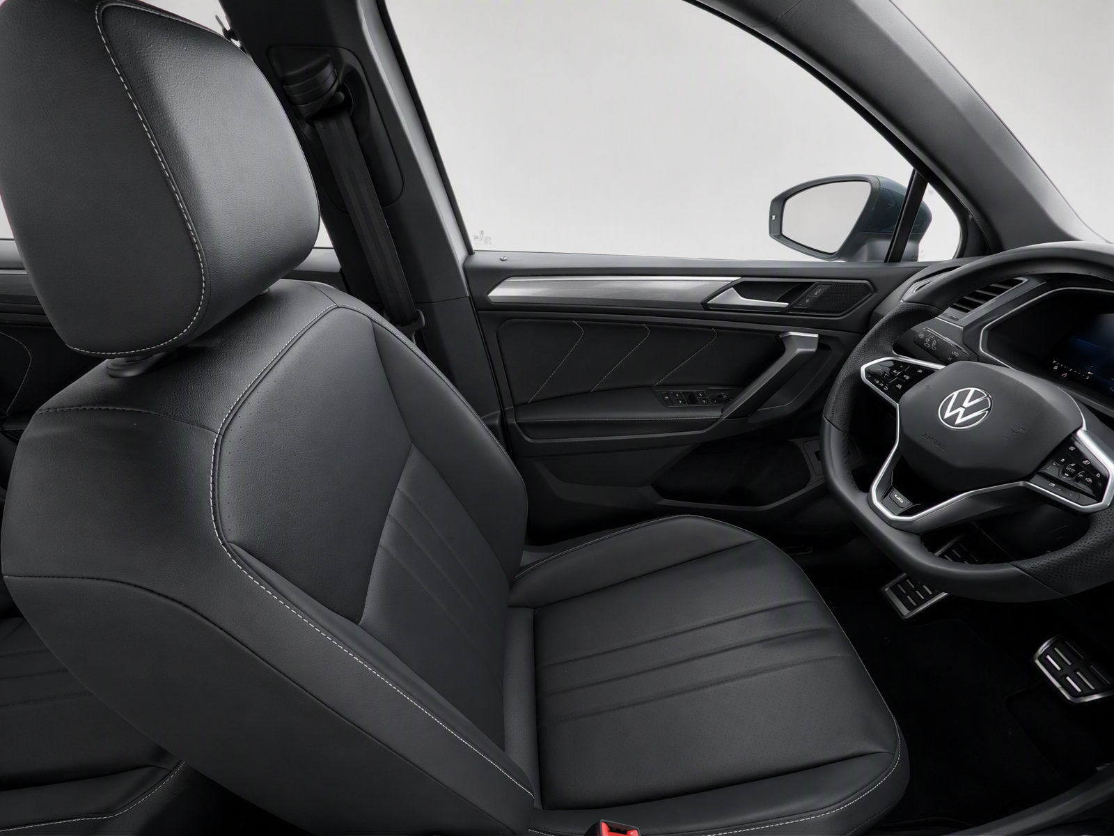 Used 2024 Volkswagen Tiguan SE R-Line FWD image 16