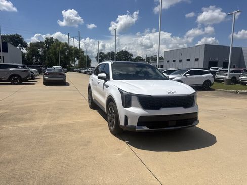 Certified 2025 Kia Sorento S w/ Panoramic Sunroof Package FWD image 8