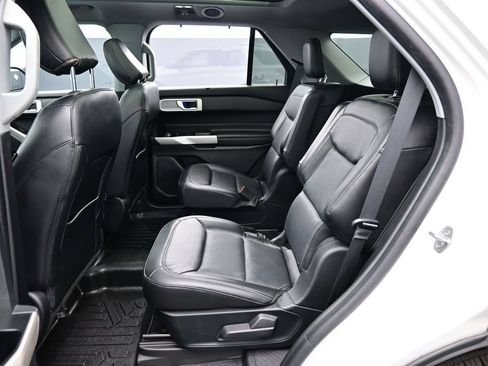 Used 2021 Ford Explorer Limited w/ Equipment Group 301A AWD/4WD image 26
