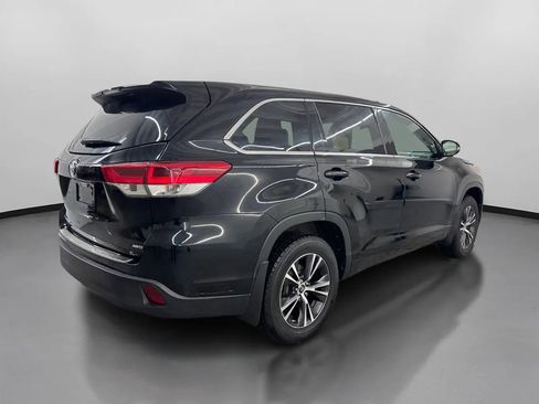 Used 2018 Toyota Highlander LE image 10