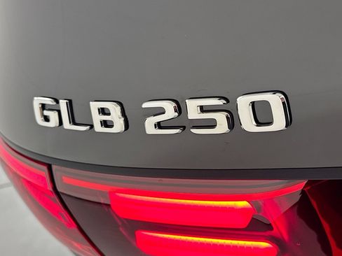 New 2026 Mercedes-Benz GLB 250 image 9