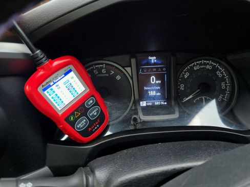 Used 2016 Toyota Tacoma TRD Sport w/ Towing Package image 47