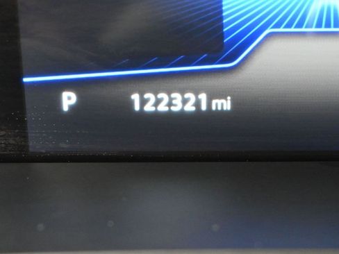 Used 2022 Volkswagen Tiguan SE image 19