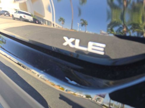 Used 2025 Toyota Highlander XLE FWD image 13