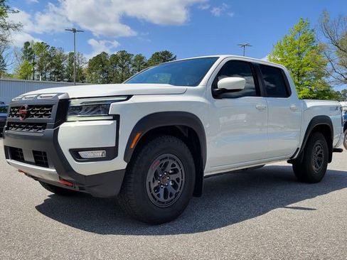 Used 2025 Nissan Frontier Pro-X image 2