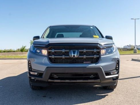 Used 2025 Honda Ridgeline Sport image 2