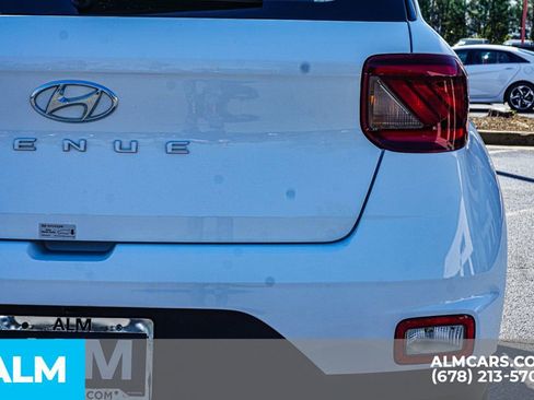 Used 2025 Hyundai Venue SEL image 12