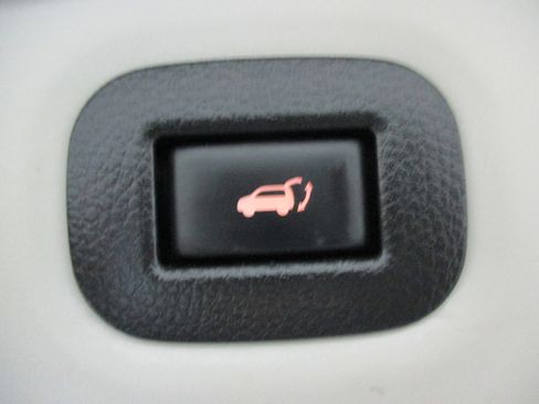 Used 2020 Nissan Rogue SL w/ Premium Package image 17