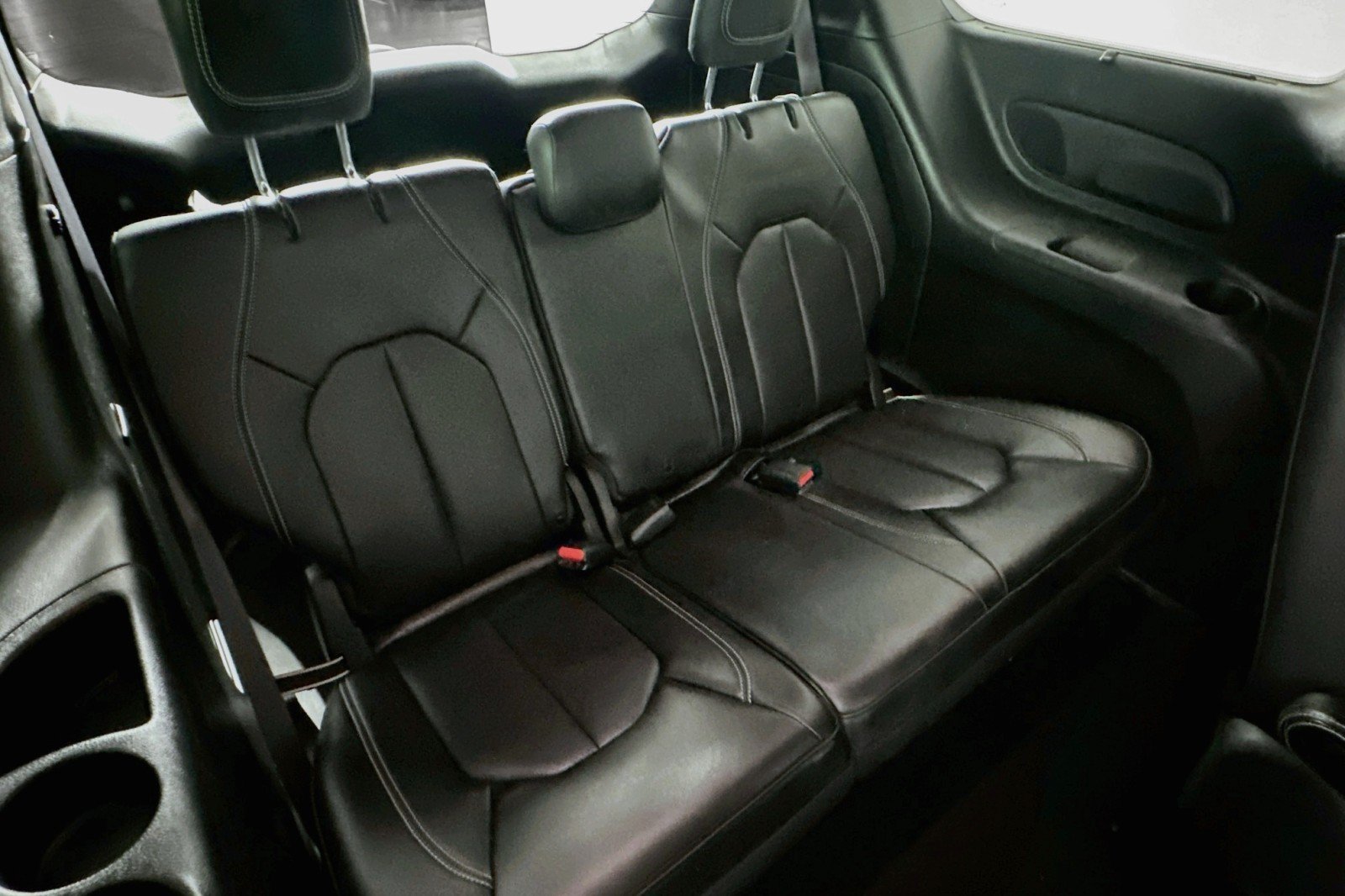 Used 2021 Chrysler Pacifica Touring-L w/ Uconnect Theater Family Group FWD image 10