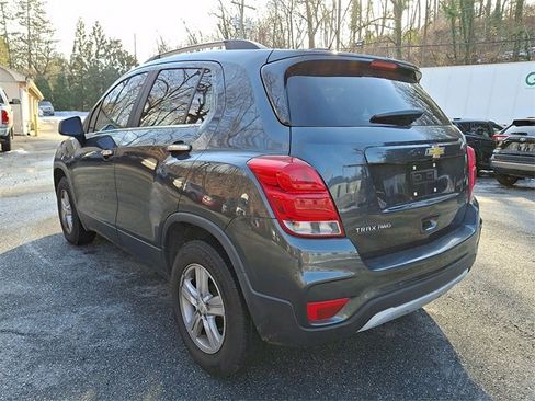Used 2017 Chevrolet Trax LT w/ LT Convenience Package image 6