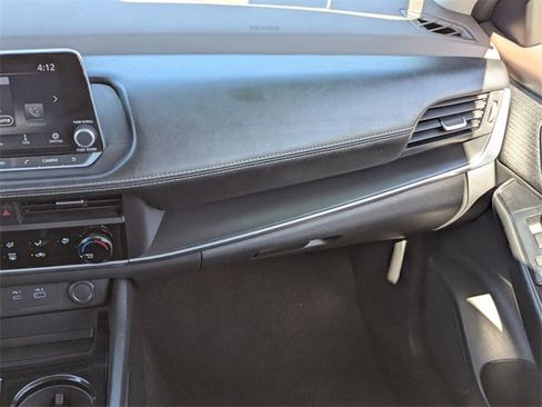 Used 2023 Nissan Rogue S image 17