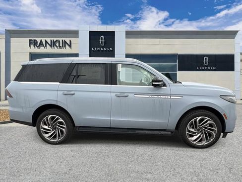New 2026 Lincoln Navigator Premiere AWD/4WD image 8