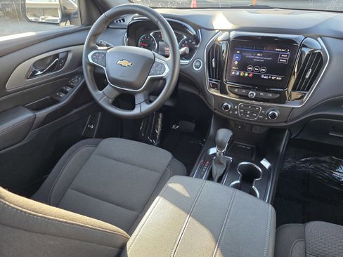 Used 2023 Chevrolet Traverse LT image 19