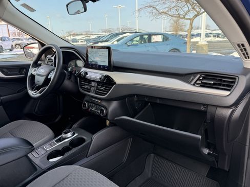 Used 2022 Ford Escape SE w/ SE Sport Appearance Package image 13