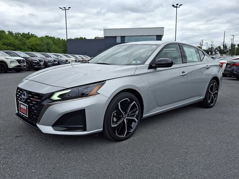 Certified 2024 Nissan Altima 2.5 SR w/ SR Premium Package image 3