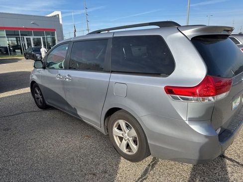 Used 2012 Toyota Sienna LE image 6
