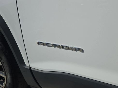 Used 2023 GMC Acadia SLT image 11