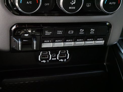 Used 2024 RAM 2500 Big Horn w/ Night Edition AWD/4WD image 28