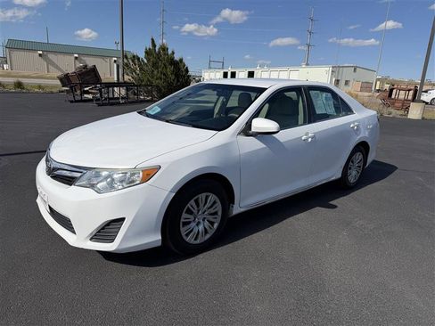 Used 2012 Toyota Camry LE FWD image 4