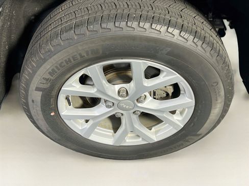 Used 2023 Jeep Grand Cherokee Limited AWD/4WD image 30