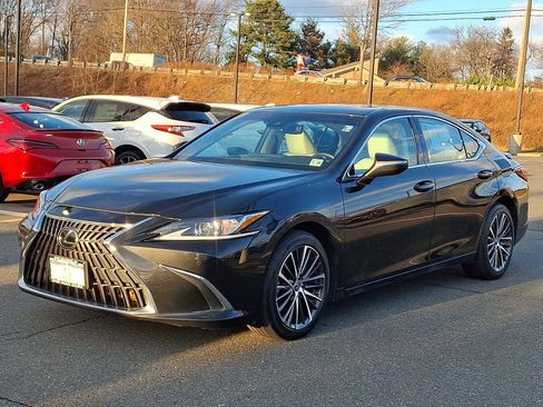 Used 2023 Lexus ES 250 w/ Premium Package image 3