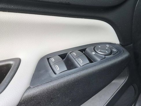 Used 2019 Chevrolet Equinox LS image 29