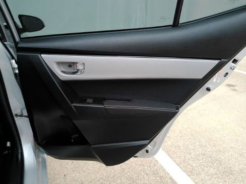 Used 2018 Toyota Corolla LE FWD image 19