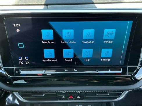 Used 2024 Volkswagen Atlas Cross Sport SE AWD/4WD image 24