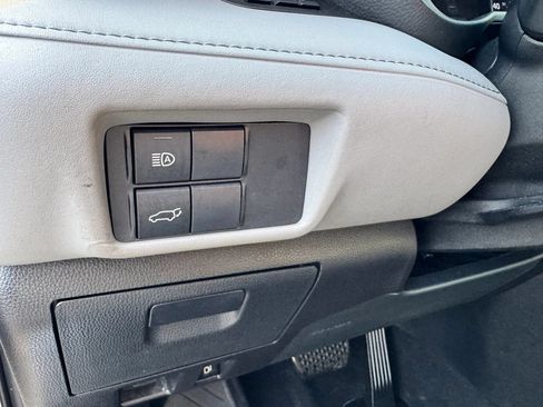 Used 2020 Toyota Highlander XLE AWD/4WD image 27