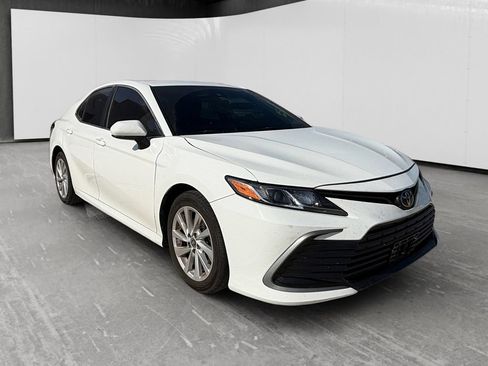 Used 2021 Toyota Camry LE FWD image 7