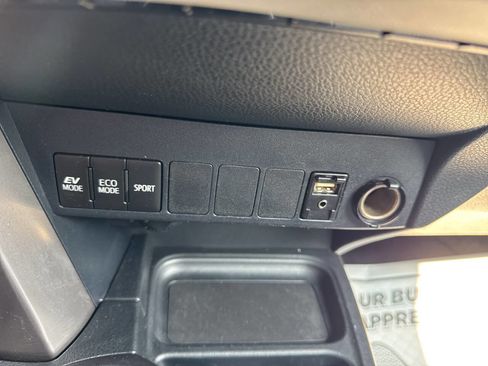 Used 2017 Toyota RAV4 XLE image 31