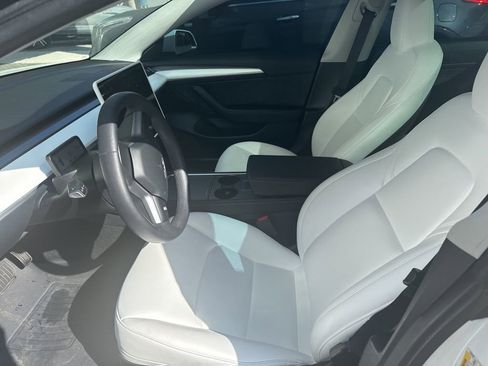 Used 2023 Tesla Model 3 Standard Range image 4