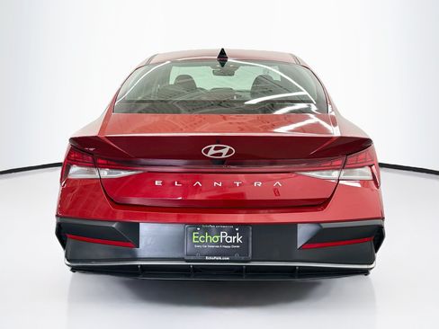 Used 2025 Hyundai Elantra SEL FWD image 7