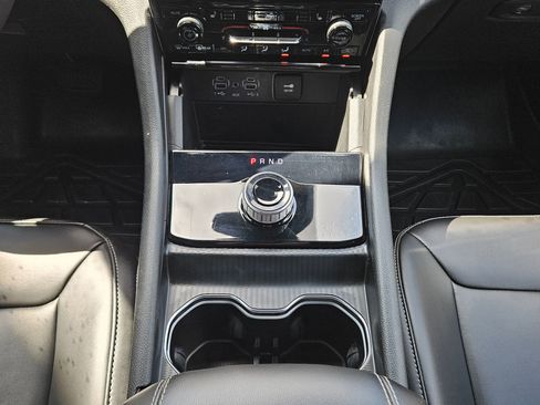 Used 2024 Jeep Grand Cherokee L Limited w/ Black Appearance Package image 13