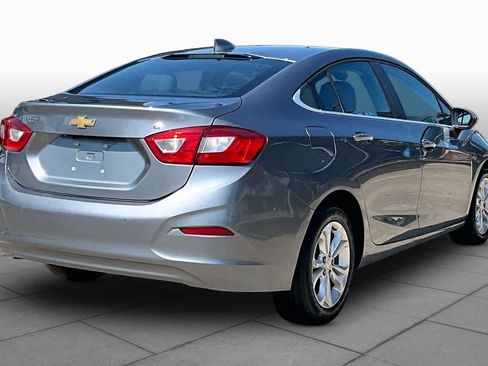 Used 2019 Chevrolet Cruze LT w/ Convenience Package FWD image 13