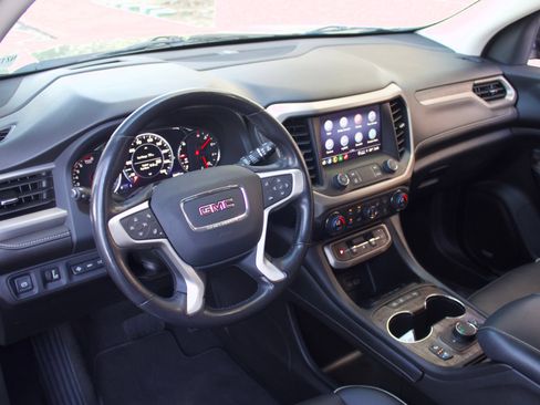 Used 2022 GMC Acadia Denali w/ Denali Technology Package FWD image 9