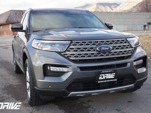 Used 2023 Ford Explorer Limited image 3