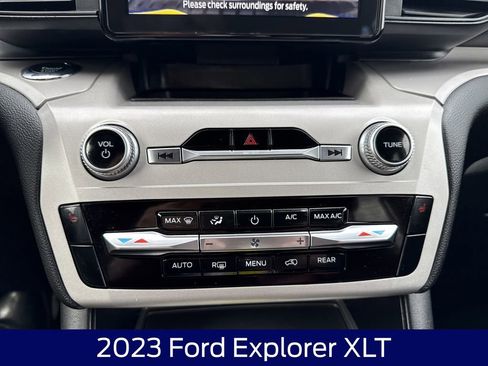 Used 2023 Ford Explorer XLT AWD/4WD image 25