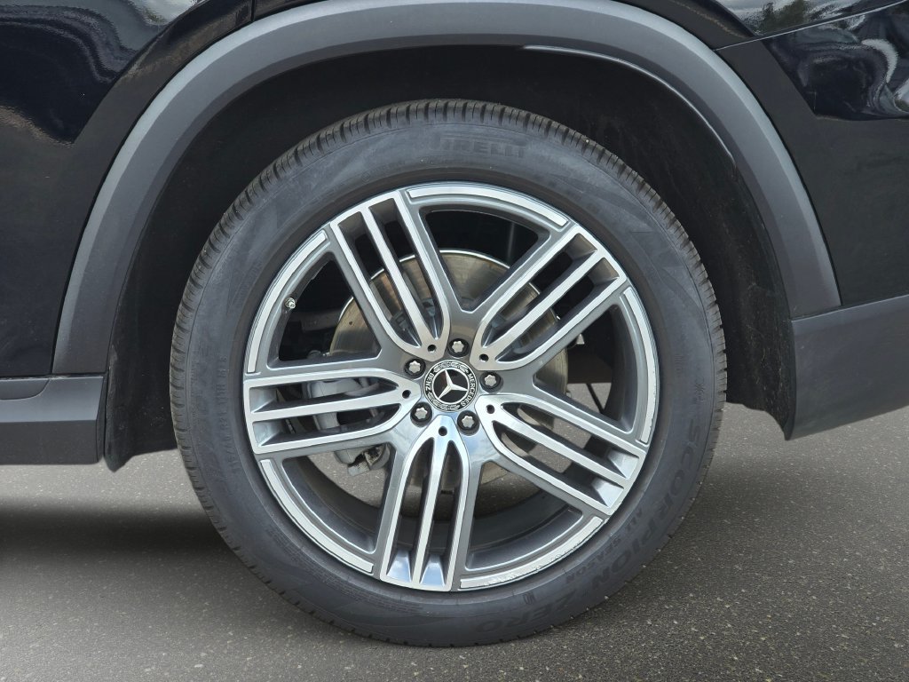 Used 2025 Mercedes-Benz GLS 450 4MATIC image 40