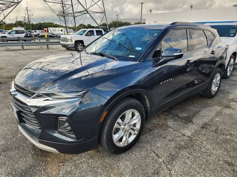 Used 2019 Chevrolet Blazer LT FWD image 2