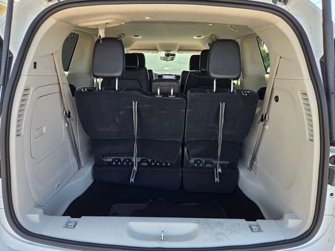 Used 2023 Chrysler Pacifica Touring-L FWD image 14