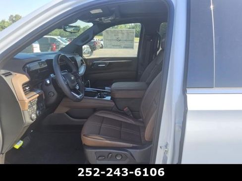 Used 2026 Chevrolet Suburban High Country AWD/4WD image 14