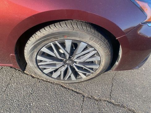 Used 2023 Nissan Altima 2.5 SV w/ SV Premium Package image 9