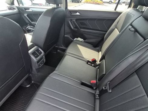 Used 2022 Volkswagen Tiguan SE FWD image 5